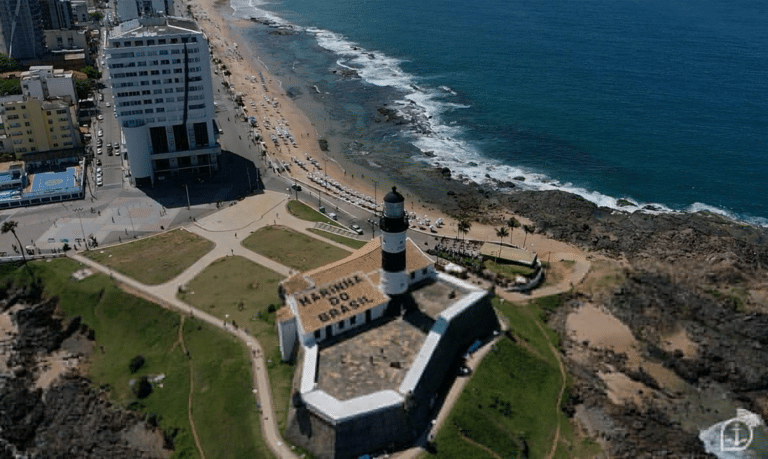 Farol da Barra se destaca entre os pontos turísticos do Brasil