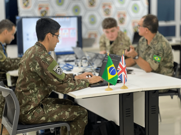 Exércitos do Brasil e do Reino Unido se unem em simulação de guerra cibernética