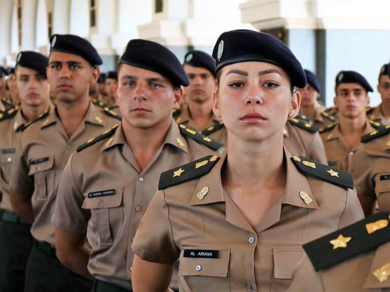 Oportunidades no Exército: AMAN, EsFCEx e ESA com editais abertos