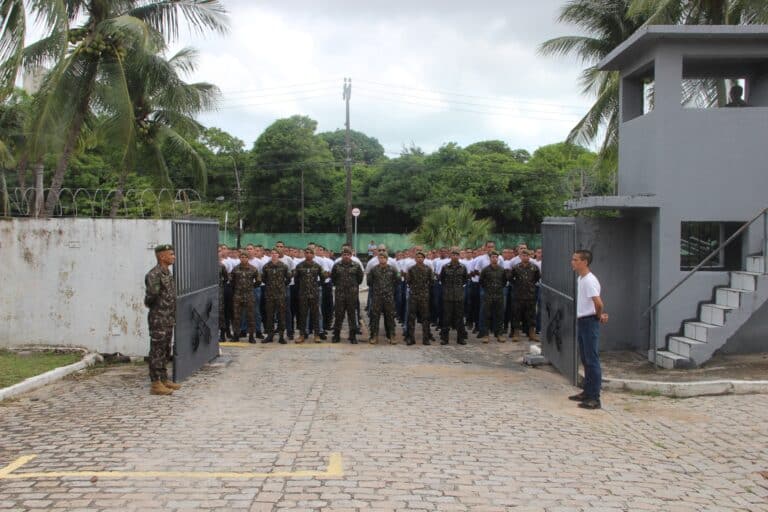 52º CT recebe recrutas em formatura de incorporação