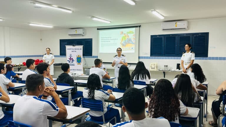 Hospital Naval de Natal leva educação em saúde a jovens estudantes