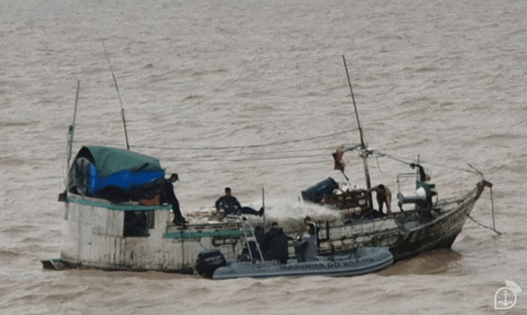 Marinha salva pescadores à deriva em alto-mar no Amapá