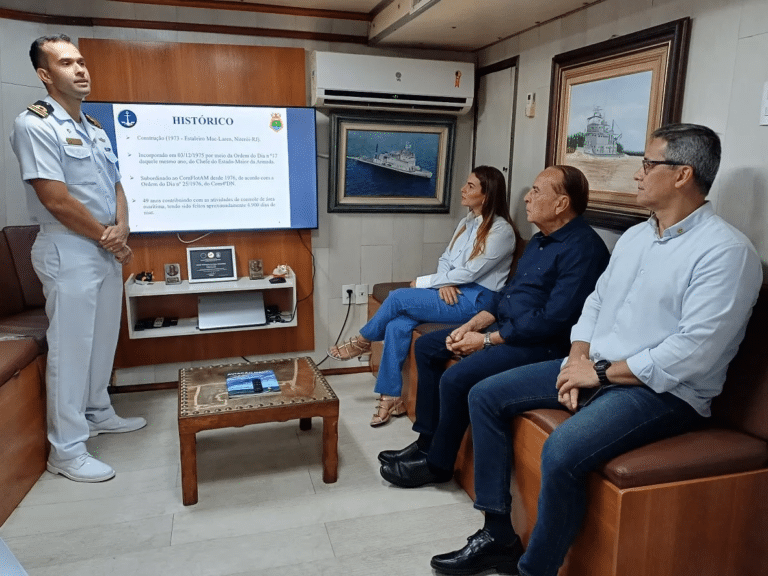 Navio-Patrulha Fluvial “Rondônia” recebe autoridades em Rondônia