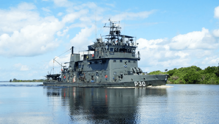 Navio-Patrulha Fluvial “Roraima” celebra 50 anos de serviço na Amazônia