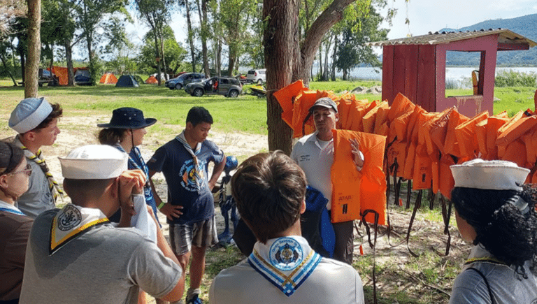 Marinha do Brasil apoia curso técnico para escoteiros do mar