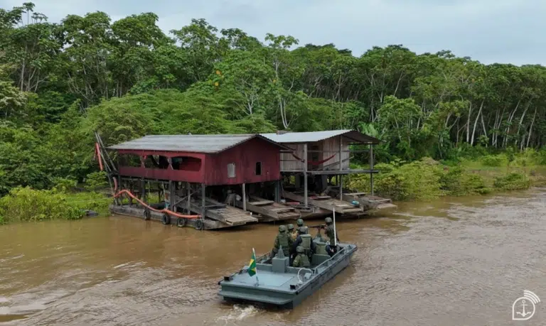 Marinha intensifica combate ao garimpo ilegal no Rio Madeira