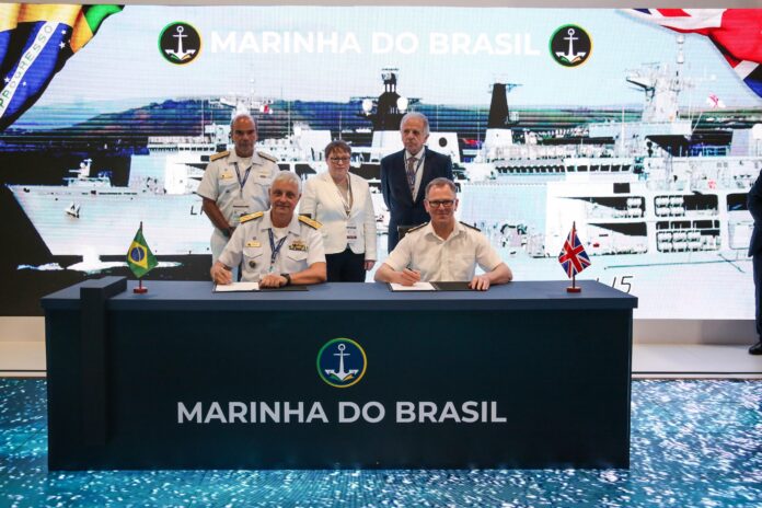Assinatura acordo Marinha do Brasil e Reino Unido.
