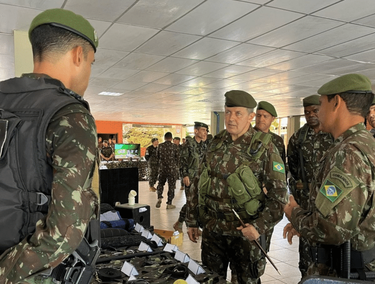 General Tomás visita tropas em Salvador e exalta coesão militar