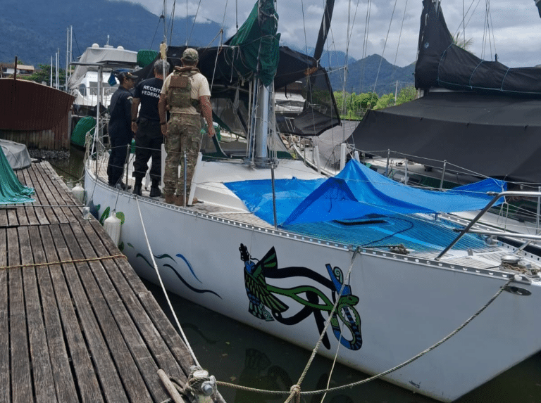 Marinha e PF apreendem veleiro argentino irregular em Angra