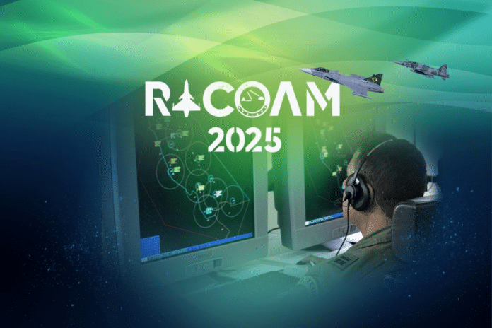 Operador monitora exercícios militares RADAM 2025.