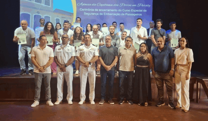 Formatura em Paraty: Segurança de Embarcação de Passageiros.