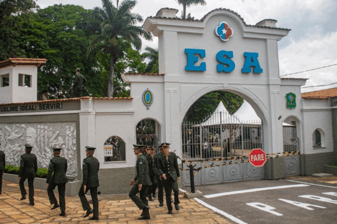Entrada da Escola de Sargentos das Armas (ESA).