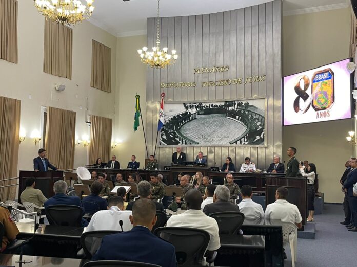 Sessão plenária com autoridades brasileiras em Manaus.