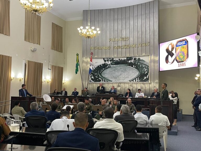 Sessão plenária com autoridades brasileiras em Manaus.