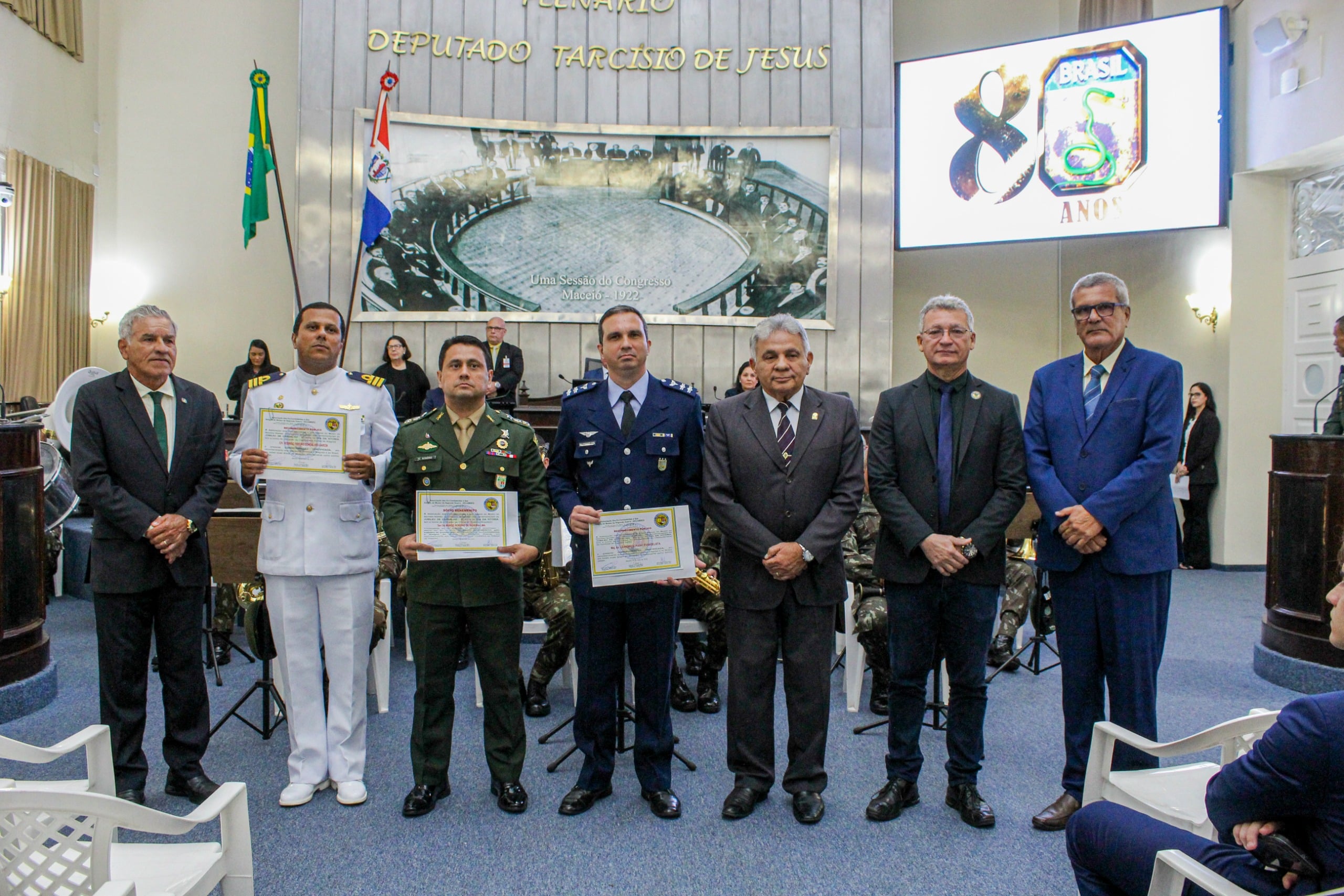 Cerimônia oficial com militares e autoridades em Manaus.