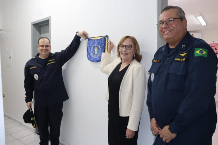 Inauguração com oficiais da Marinha do Brasil.