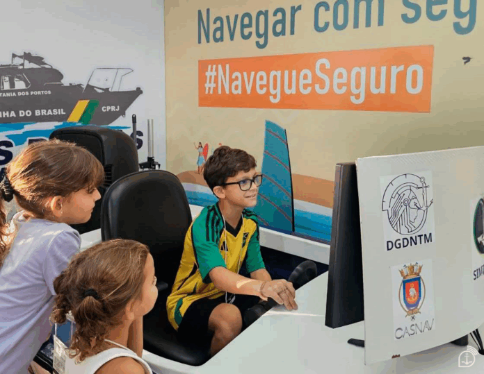Crianças usando simulador de navegação segura.