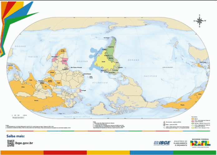 Mapa mundi invertido com Brasil centralizado.