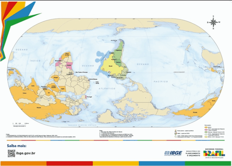 Mapa mundi invertido com Brasil centralizado.