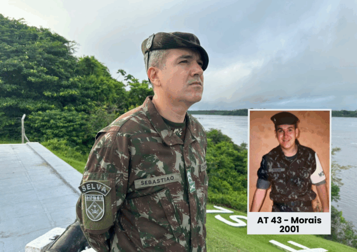 Militar em uniforme camuflado perto de rio.