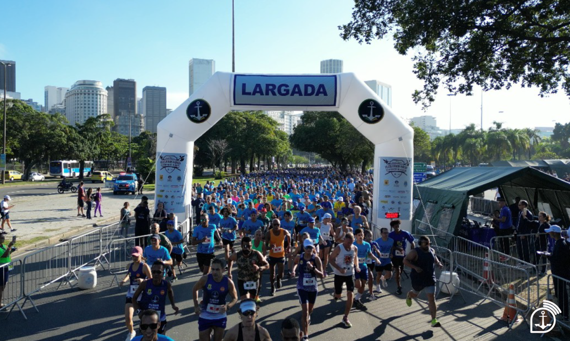 Corrida de rua com muitos participantes em São Paulo.