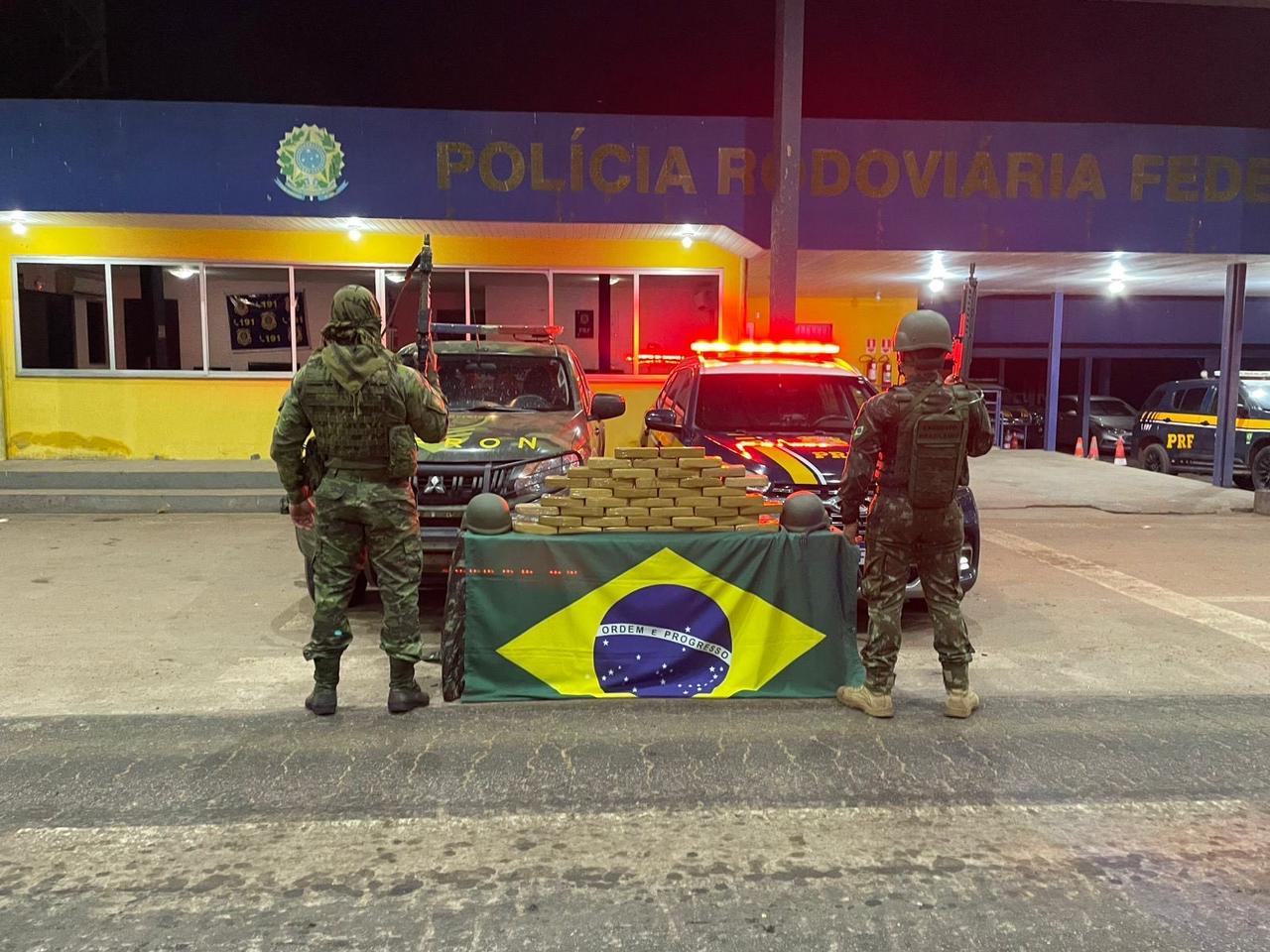 Apreensão de drogas pela Polícia Rodoviária Federal.