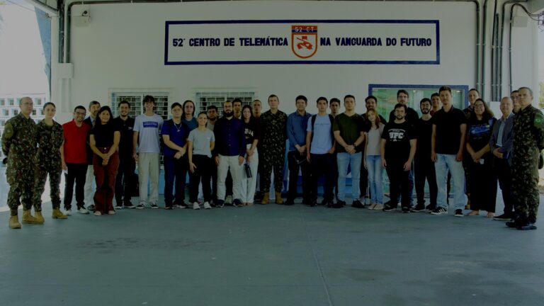 Pessoas reunidas no 52º Centro de Telemática.