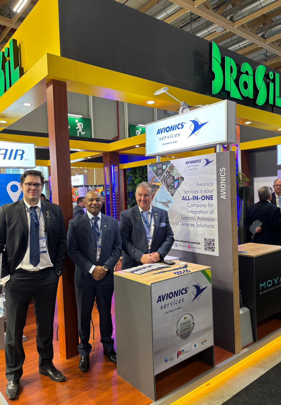 Estande da Avionics Services na feira Brasil.