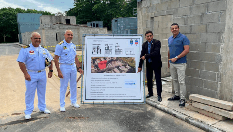 Militares e autoridades inauguram nova estrutura em construção