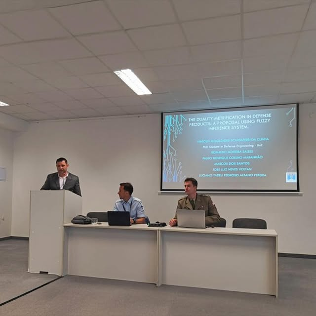 Apresentação sobre defesa com sistema fuzzy.