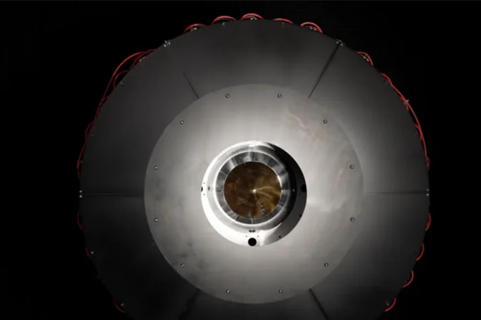 Visão frontal de satélite ou sonda espacial.