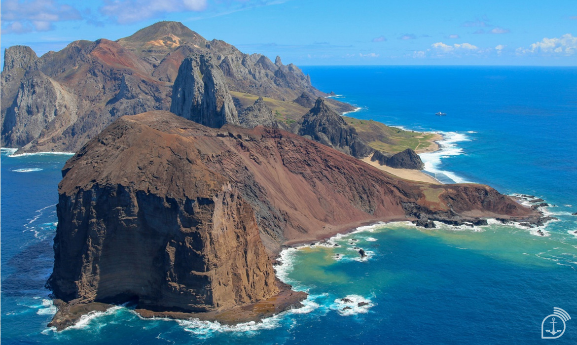 Vista aérea da Ilha Trindade, Brasil.