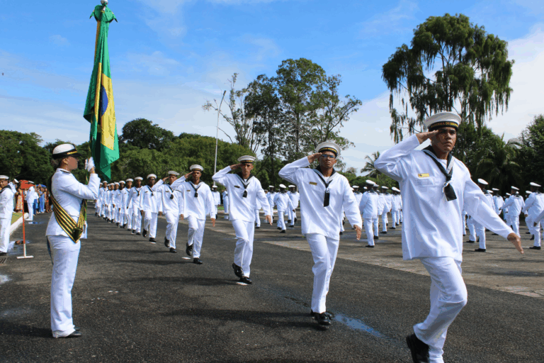 Base Naval de Aratu forma 169 novos Marinheiros-Recrutas em cerimônia