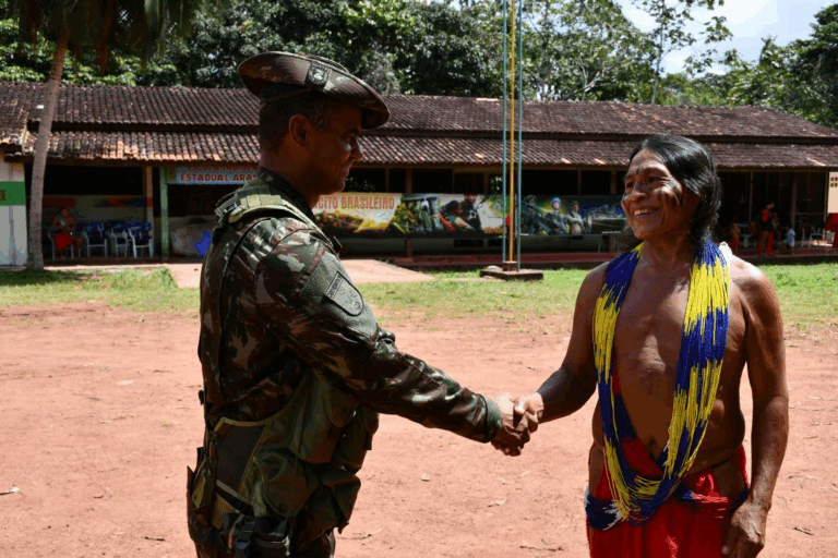 Exército promove vacinação e atendimentos em comunidades indígenas